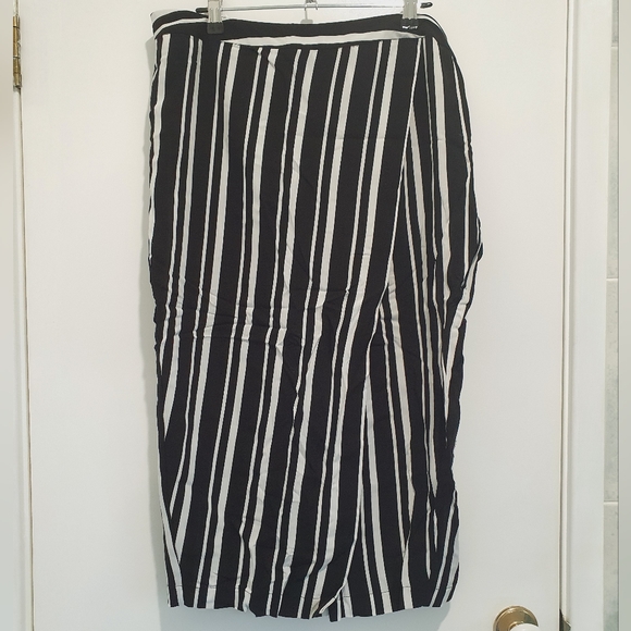 Crossroads Dresses & Skirts - Crossroads size 16 mid-wrap asymmetrical skirt black/white stripes NWT